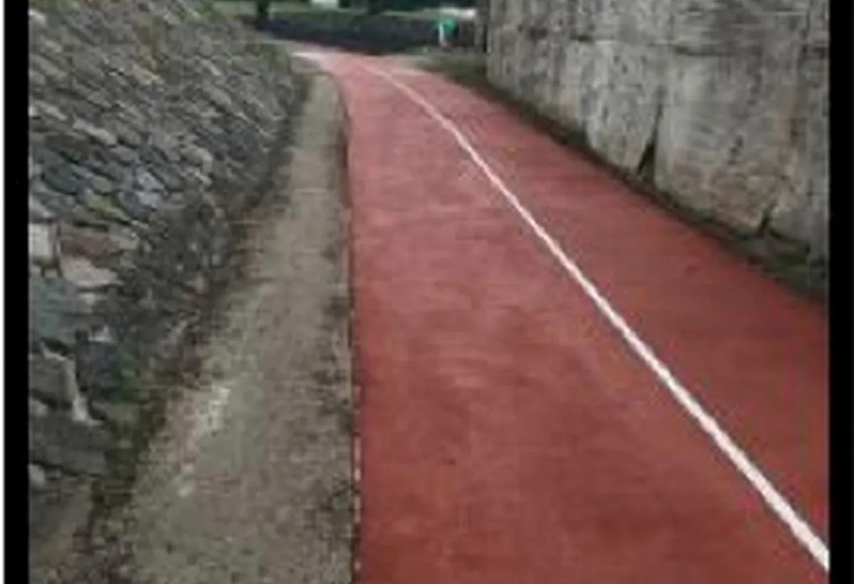 Pista de tartán roja terminada en Colima